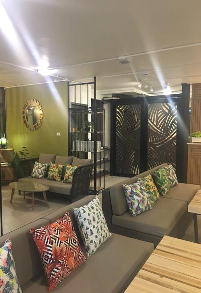 Отель Bangkok Saran Poshtel Экстерьер фото